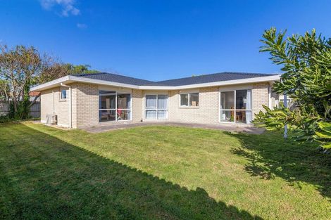 Photo of property in 24 Newry Close, East Tamaki Heights, Auckland, 2016