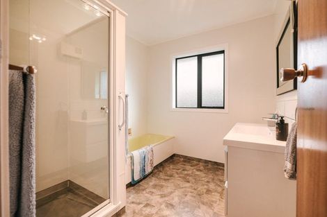 Photo of property in 14 Pollen Street, Woodville, 4920