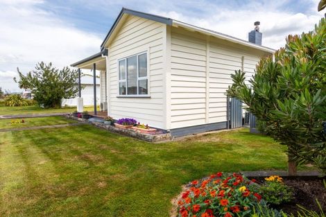 Photo of property in 37 Fox Street, Woodville, 4920