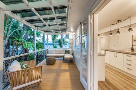 Photo of property in 42 Lauderdale Road, Birkdale, Auckland, 0626