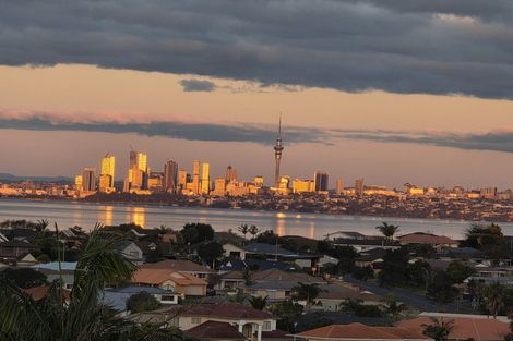 Photo of property in 12 Westergrove Place, West Harbour, Auckland, 0618