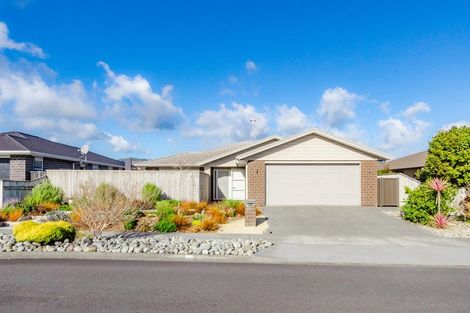 Photo of property in 37 San Priamo Place, Paraparaumu Beach, Paraparaumu, 5032