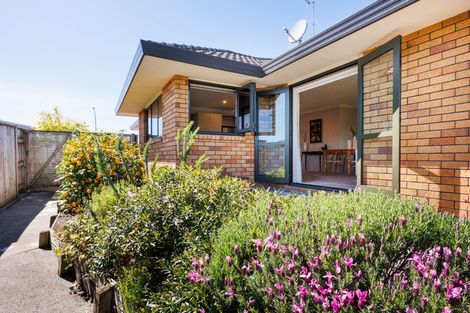 Photo of property in 23 Johnstone Drive, Fitzherbert, Palmerston North, 4410