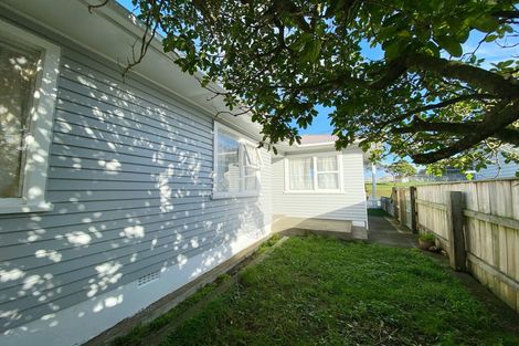 Photo of property in 58 Broderick Road, Johnsonville, Wellington, 6037