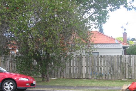 Photo of property in 2/83 Nile Road, Milford, Auckland, 0620