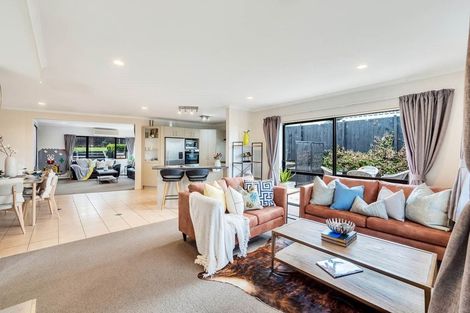 Photo of property in 15 San Carlo Court, Henderson, Auckland, 0612