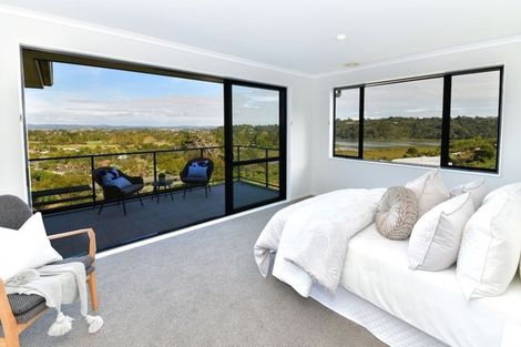 Photo of property in 80 Kittiwake Drive, Schnapper Rock, Auckland, 0632