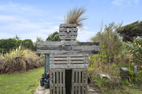 Photo of property in 64 Paetawa Road, Peka Peka, Waikanae, 5391