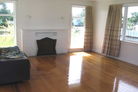 Photo of property in 15 Gloucester Road, Manurewa, Auckland, 2102