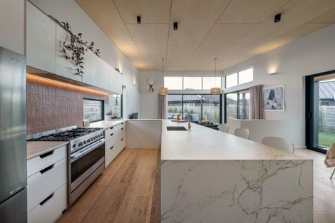 Photo of property in 17 Doug Ledgerwood Drive, Wanaka, 9305