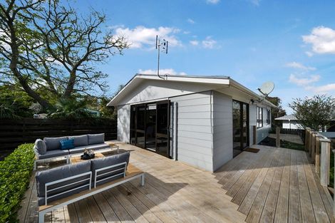 Photo of property in 1/14 Moxham Grove, Massey, Auckland, 0614