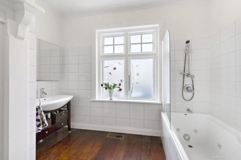 Photo of property in 14 Glen Road, Kelburn, Wellington, 6012