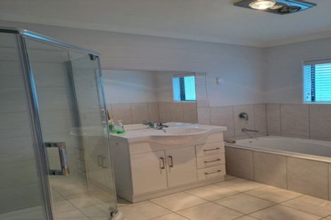 Photo of property in 2 Kirikiri Drive, Papakura, 2110