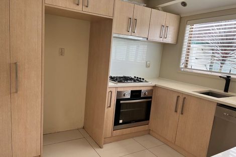 Photo of property in 15 Sunnynook Road, Forrest Hill, Auckland, 0620