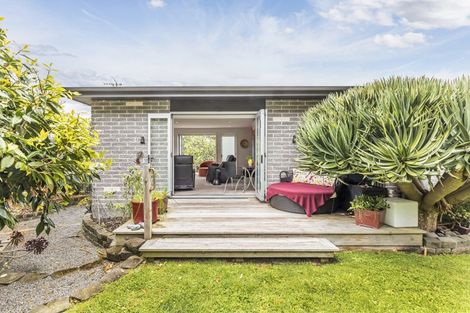 Photo of property in 14a Ferry Street, Seatoun, Wellington, 6022