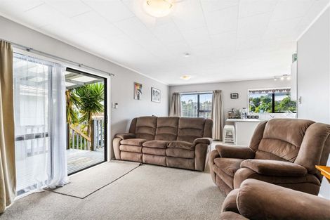 Photo of property in 2/20 Landsdale Place, Massey, Auckland, 0614