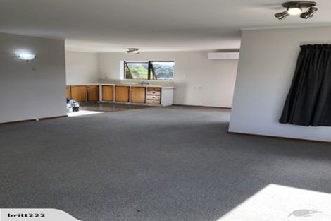 Photo of property in 28a Renata Crescent, Te Atatu Peninsula, Auckland, 0610