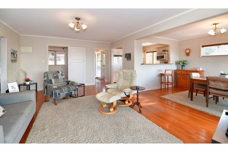 Photo of property in 9 Moffat Road, Red Beach, 0932