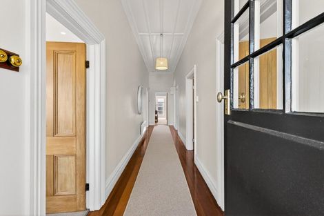 Photo of property in 9 Cobden Crescent, Bluff Hill, Napier, 4110