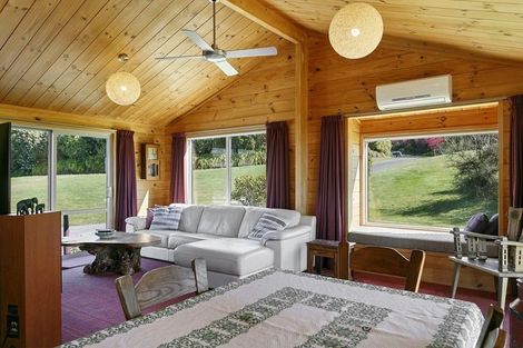 Photo of property in 18 Glen Mohr, Acacia Bay, Taupo, 3385
