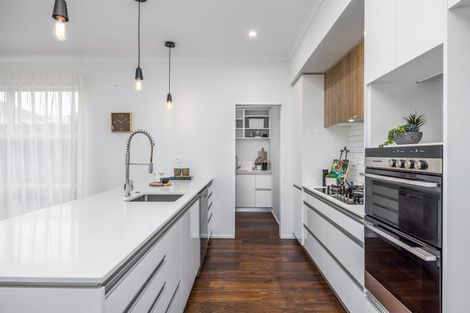 Photo of property in 19 Kukuwai Avenue, Red Beach, 0932
