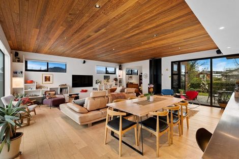 Photo of property in 75 Beacon Point Road, Wanaka, 9305