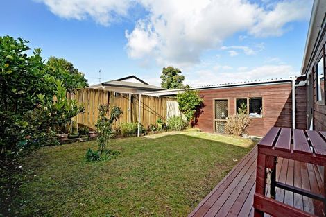 Photo of property in 1/170 Aviemore Drive, Highland Park, Auckland, 2010