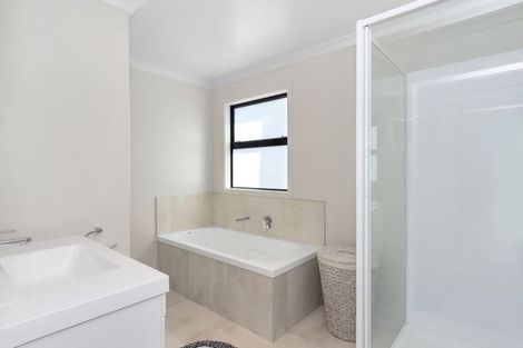 Photo of property in 20 Naeo Close, Papamoa Beach, Papamoa, 3118