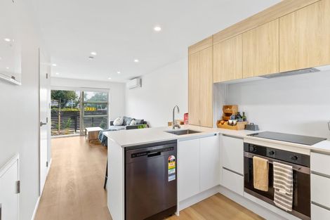 Photo of property in 2/472 West Coast Road, Glen Eden, Auckland, 0602
