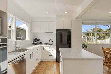 Photo of property in 15 Tarahua Road, Vogeltown, New Plymouth, 4310