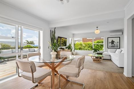 Photo of property in 3/619 Beach Road, Rothesay Bay, Auckland, 0630