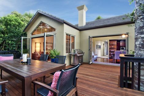 Photo of property in 53 Staincross Street, Green Bay, Auckland, 0604