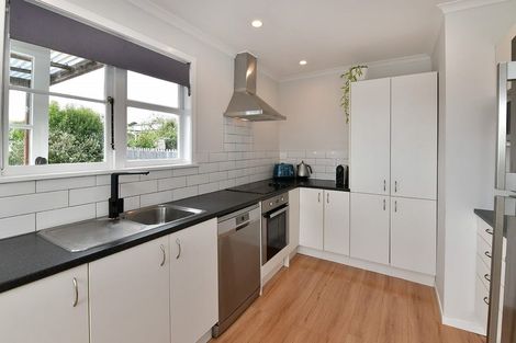 Photo of property in 32 Karaka Street, Helensville, 0800