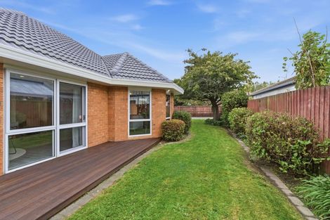 Photo of property in 7 Broadfell Avenue, Avonhead, Christchurch, 8042