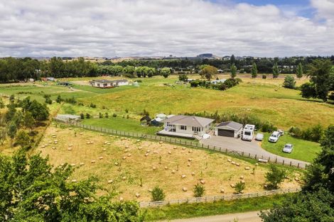 Photo of property in 18 Tiffen Lane, Waipawa, 4210