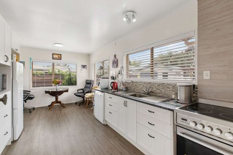 Photo of property in 65 Sandspit Road, Waiuku, 2123