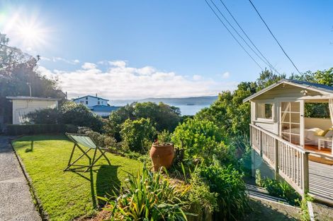 Photo of property in 46 Fortification Road, Karaka Bays, Wellington, 6022