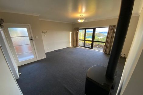 Photo of property in 3 Salford Street, Newlands, Wellington, 6037