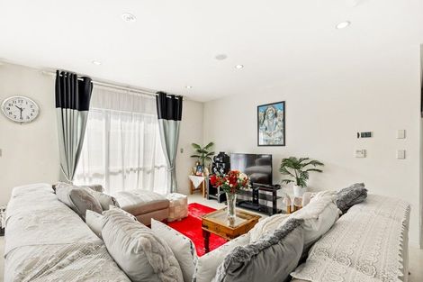 Photo of property in 75 San Valentino Drive, Henderson, Auckland, 0612