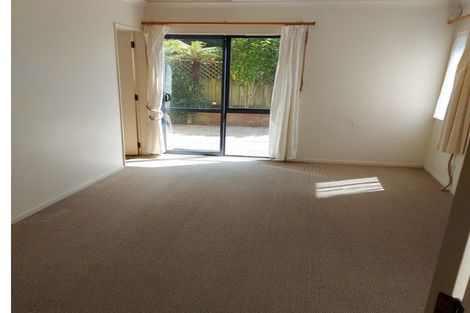 Photo of property in 2 Stella Grove, Newlands, Wellington, 6037