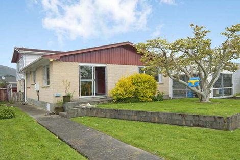 Photo of property in 12 Heather Grove, Fairfield, Lower Hutt, 5011