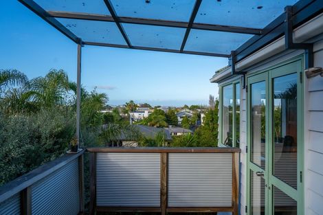 Photo of property in 1/4 Richards Avenue, Forrest Hill, Auckland, 0620