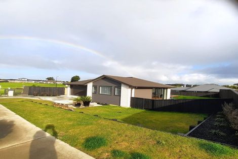 Photo of property in 5 Omahuru Road, Glenbrook, 2681