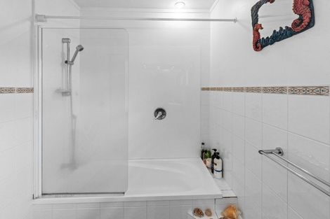 Photo of property in 35 Lyndhurst Road, Te Atatu South, Auckland, 0610