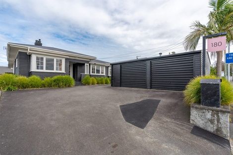 Photo of property in 180 Cambridge Road, Hillcrest, Hamilton, 3216