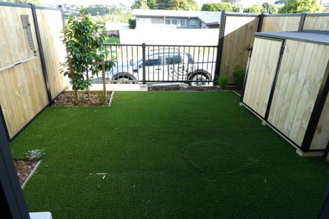 Photo of property in 4/172 Don Buck Road, Massey, Auckland, 0614