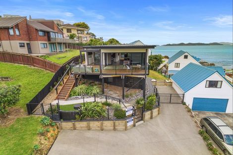 Photo of property in 58 Du Fresne Place, Russell, 0202