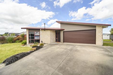 Photo of property in 40 Geneva Terrace, Kelvin Grove, Palmerston North, 4414