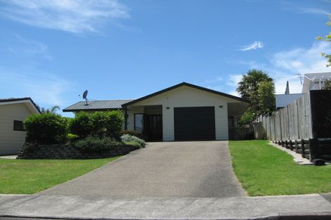 Photo of property in 2 Leaming Place, Clarks Beach, 2122