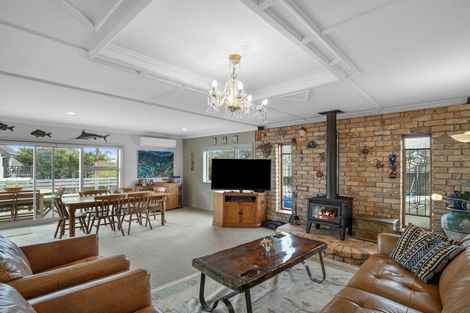 Photo of property in 1/230 East Coast Road, Forrest Hill, Auckland, 0620